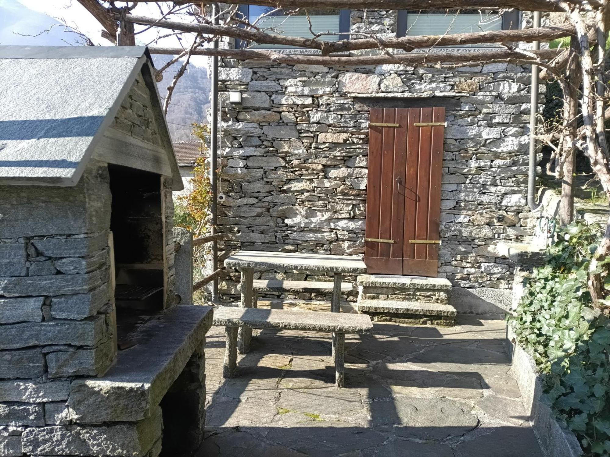 הוילה אינטרניה Rustico "Casa Di Sasso" מראה חיצוני תמונה